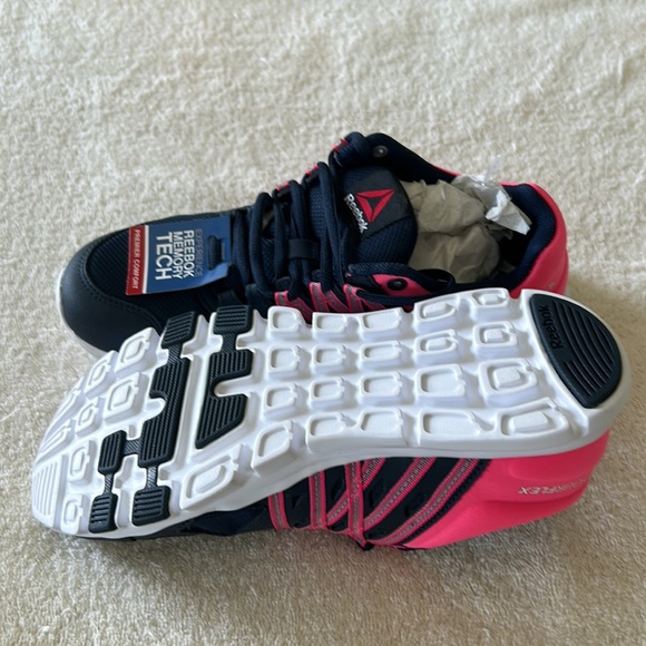 Rebook memory tech premium comfort!  Great color for dazzle! Never been worn! - Picture 2 of 4